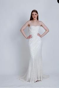 Magnifique robe de soirée à perles faites à la main avec un style fluide et long pour les événements de la mode féminine et les looks de tapis rouge pour l'exportation en gros - Product Image 3