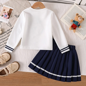 Set Moda 2 Pezzi per <span class=keywords><strong>Bambina</strong></span>: <span class=keywords><strong>Felpa</strong></span> <span class=keywords><strong>Bianca</strong></span> con Scritta + Gonna Plissettata Blu Navy - Product Image 2