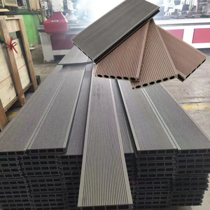 Planches de terrasse en WPC à rayures verticales, prix d'usine, imperméables, carreaux de sol composites <span class=keywords><strong>pour</strong></span> l'extérieur, piscine, faciles à installer - Product Image 1