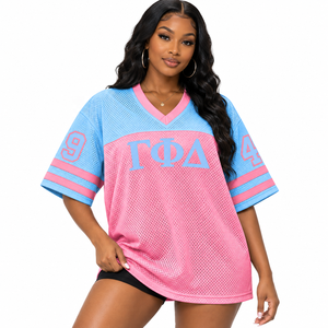 Camiseta Personalizada con Cuello en V de la Hermandad Gamma Phi Delta, Bloques de Color Azul Cielo y Rosa, Manga Corta, Estilo Casual, Top de Malla de Poliéster - Product Image 1