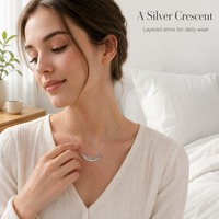 Collier pendentif croissant souriant à plusieurs niveaux pavé