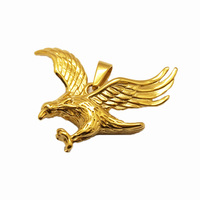 Bijoux animaux en acier inoxydable plaqué or 18 carats de haute qualité pendentif aile de faucon aigle pendentif faucon volant pour hommes en gros