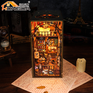 Hongda <span class=keywords><strong>vendita</strong></span> calda M2311 <span class=keywords><strong>Mira</strong></span> <span class=keywords><strong>casa</strong></span> magica fai da te libro angolo Kit legno BookNook angolo libro <span class=keywords><strong>in</strong></span> miniatura con la luce - Product Image 4