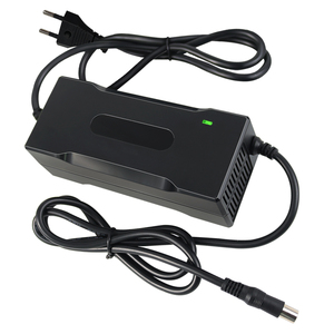 <span class=keywords><strong>Cargador</strong></span> de Batería de Litio de 12.6V 8A con Enchufe EU/US/UK, Protección Automática Contra Cortocircuitos OTP, Garantía de 36 Meses, para Scooter Eléctrico y Laptop - Product Image 1