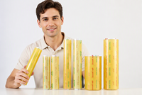 Film alimentaire en PVC résistant à la chaleur pour micro-ondes, film alimentaire auto-adhésif transparent en plastique pour les restes et la préparation des repas