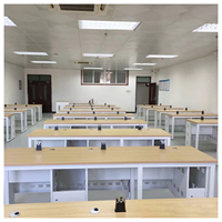Salle de laboratoire d'informatique scientifique de l'école Conception de laboratoire d'enseignement pour étudiants avec mobilier et équipement