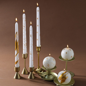 Velas cónicas impresas con estrellas y luna doradas, velas largas sin humo para decoración de mesas de boda y cenas. - Product Image 1