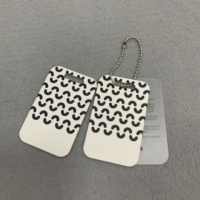 Étiquettes en papier personnalisées à la mode, gaufrées, mates, pour marques de vêtements, logo de marque de vêtements