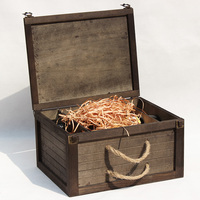 Boîte cadeau en bois rectangulaire de luxe pour vin, design gravé au laser, poignée en corde de jute, matériaux recyclés pour l'emballage de bouteilles et spiritueux