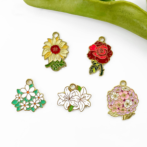 15 Thoughtful Thanksgiving Gifts for Every Budget and Style