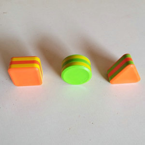 Instrumento Musical Orff de Alta Calidad, Juguete Educativo Temprano, Sonajero Triangular de Plástico con Forma de Ciervo para Niños - Product Image 2