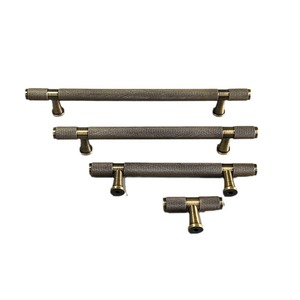 <span class=keywords><strong>Poignée</strong></span> décorative de style europé<span class=keywords><strong>en</strong></span> américain moletée <span class=keywords><strong>en</strong></span> <span class=keywords><strong>laiton</strong></span> massif <span class=keywords><strong>laiton</strong></span> antique couleur AB armoire de meubles armoire <span class=keywords><strong>poignée</strong></span> de barre <span class=keywords><strong>en</strong></span> T - Product Image 4