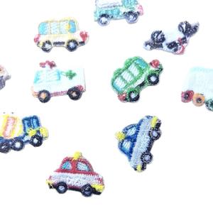 Patchs brodés thermocollants DIY miniatures colorés de voitures et camions de dessin animé, 1-3 cm, pour chapeaux, porte-clés et sacs - Product Image 4