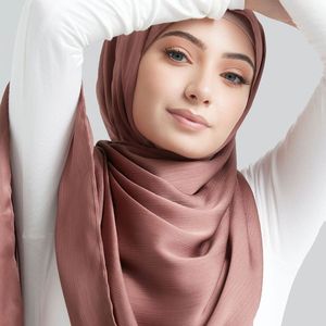 Sharut venta al por mayor de alta calidad Tudung señora arrugado liso satén bufanda caja chal abrigo musulmán mujeres plisado crepé mancha seda Hijab - Product Image 1