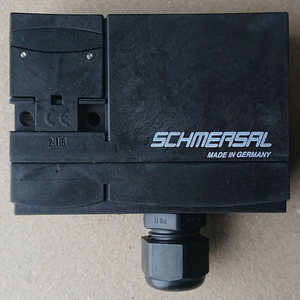 สวิตช์นิรภัยแบบโซลินอยด์ล็อคประตู รุ่นใหม่แท้ MT-Schmersal AZM 170-02ZRK 24VAC/DC  2NC 30N  แบบล็อค IP67 - Product Image 1