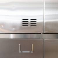 Casier de cuisine moderne en acier pour le personnel Casier en métal à 24 portes Armoire de rangement pour assiettes en acier inoxydable