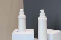 Fabrication de bouteille de pompe sans air en plastique pompe à lotion pour sérum support blanc taille et couleur personnalisées