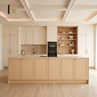 Meubles de cuisine modernes en bois clair, design d'îlot, pour projets de construction de maisons complètes