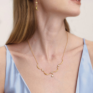 Collar con colgante de luna, oro de 18 quilates, engaste de acero inoxidable, uso diario, regalo para mujer - Product Image 2