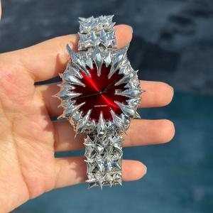 Reloj de Pulsera Personalizado con Esfera Gótica, de Acero Inoxidable, Estilo Retro, con Movimiento de Cuarzo Alabastro, Diseño Hecho a Mano con Garras Puntiagudas - Product Image 3