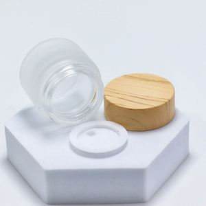Envase Cosmético de Vidrio Esmerilado de 50g con Tapa de Color Madera, Frasco Redondo de Vidrio con Etiqueta Personalizada para Crema Cosmética - Product Image 3