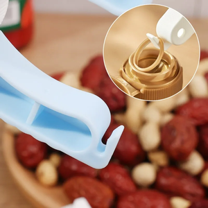 Ouvre-bouteille en plastique magnétique multifonction, ouvre-boîte universel antidérapant, ouvre-bouteille à torsion, gadget de cuisine - Product Image 2