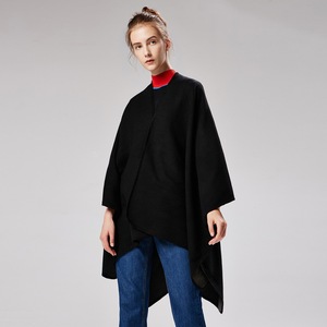 Poncho <span class=keywords><strong>elegante</strong></span> da donna classico <span class=keywords><strong>nero</strong></span> grigio doppio lato in acrilico solido <span class=keywords><strong>scialle</strong></span> nappe personalizzate invernali caldi scialli tradizionali - Product Image 4