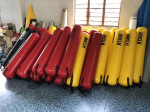 Bouées de natation flottantes gonflables en PVC à long tube de sécurité pour les nageurs en eau libre - Product Image 3