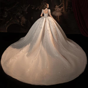 Robe de mariée de luxe vintage à sequins et perles ZX-2258, robe de bal élégante de princesse à manches longues avec traîne longue - Product Image 2
