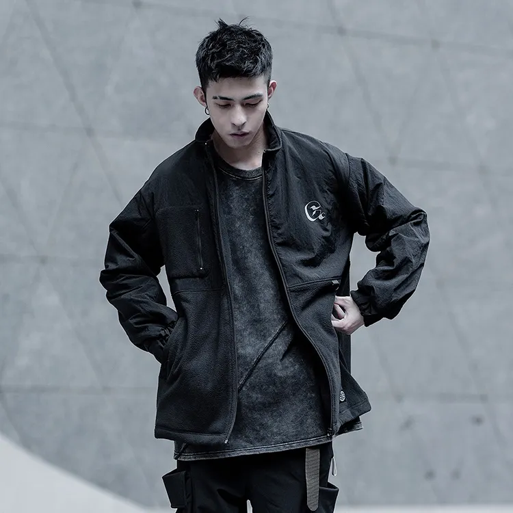Özel tasarım yama cepler unisex mont eklenmiş gevşek katı siyah marka logosu erkekler streetwear polar ceket