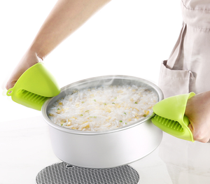 Wholesale Microwave Oven Mitt, Non-Slip Heat Resistant Glove for Kitchen, Safe Grip Hot Dishes, Pots, and <b>Baking</b> Pans - Product Image 1