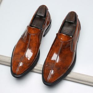 รองเท้าหนังแท้สำหรับฤดูใบไม้ร่วง สไตล์ทางการและลำลอง - รองเท้าผู้ชายแบบ Brogue ลายฉลุ ระบายอากาศได้ดี ทรงหัวแหลม ดีไซน์ทันสมัย - Product Image 2