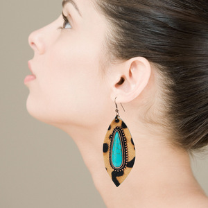 Faux cuir boucles d'oreilles élégant rétro exagéré en cuir ensemble Turquoise pendentif boucles d'oreilles pour femmes Uionen 910 - Product Image 1