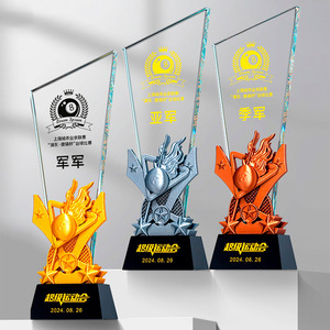 Trophée en cristal transparent personnalisé de style <span class=keywords><strong>pyramide</strong></span>, écologique, en gros, avec impression par sublimation pour récompenses et cadeaux d'affaires - Product Image 4