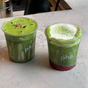 Gelas Plastik PET Sekali Pakai Transparan Diameter 98mm 18oz 500ml dengan Logo Kustom untuk Minuman Matcha Latte Kopi dan Minuman Dingin - Product Image 3