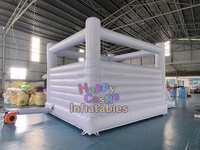 Château gonflable commercial bleu pastel en PVC avec toboggan, pour usage extérieur, adapté aux événements humides et secs, idéal pour la location.