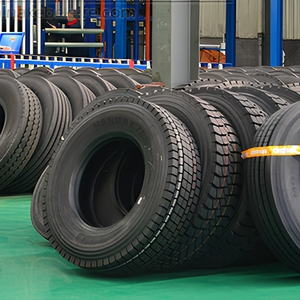 Pneus radiaux à bande de roulement extra profonde pour camions et autobus, pour semi-remorques et tout-terrain (<span class=keywords><strong>Rock</strong></span> Crawling) 11R24.5, <span class=keywords><strong>285</strong></span>/75R24.5 11R22.5 – Prix compétitif – Pneu OTR - Product Image 4