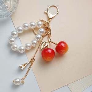Ventes Flash Usine : Pendentif Créatif de Luxe Polyvalent avec Perles, Breloque en Métal Cerise pour Sac à Main et Cartable, Vente en Gros - Product Image 5