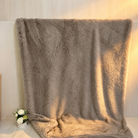 Couverture en fausse fourrure de lapin 100% polyester, couleur unie, chaude, pour lit et canapé, idéale pour les supermarchés