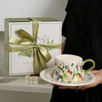 Juego de Taza y Platillo de Porcelana Pintados a Mano con Diseño de Lirio de los Valles, Estilo Francés Minimalista, Apto para Lavavajillas y Microondas, de Alto Valor Estético