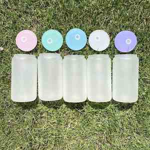 Verre à bière transparent givré de 16 oz sans BPA avec couvercles en PP pour cadeaux personnalisés - Product Image 4