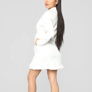 Bonne qualité femmes surplis blanc à volants garniture robe dames à manches longues col en V mini robe avec volants aux poignets - Product Image 4