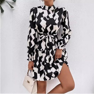 Vestido Casual de Mujer de Alta Calidad, Elegante, Estampado en Blanco y Negro, Cuello Alto, Manga Larga, Cintura Elástica, Largo Midi - Product Image 2
