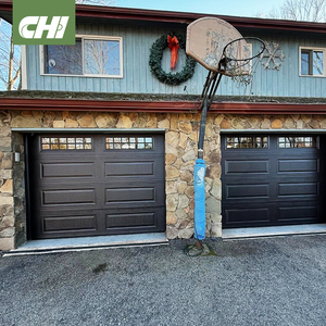 Porte de <span class=keywords><strong>garage</strong></span> en acier noir CHI 8x10 isolée à panneaux longs surélevés sans fenêtre – Meilleur prix pour les acheteurs en gros - Product Image 1