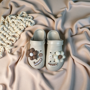 Sabots d'hiver légers à semelle épaisse pour femmes, version coréenne 2025, nouvelle collection été, vente en gros Yearning Factory, modèle parent-enfant - Product Image 1