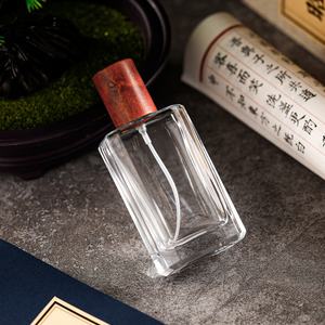 Nuevo Diseño de Botella de Spray de Vidrio Cuadrada y Gruesa de 30 ml, 50 ml y 100 ml con Tapa de Madera - Product Image 5