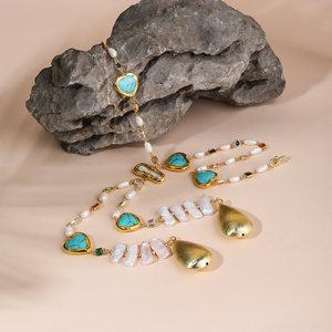 Elegante Collana a Y con Perle Naturali e Accenti a Cuore in Malachite, Ciondolo Placcato Oro, Accessorio di Moda per Ogni Giorno ed Eventi Speciali - Product Image 6