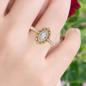 Anillo de Compromiso y Boda con Halo de Diamantes de Corte Marquesa Chapado en Oro Amarillo de 14 Quilates y Moissanita, Joyería Fina - Product Image 5