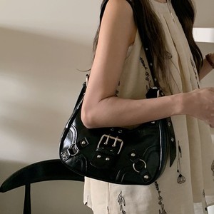 Bolso de Hombro Estilo Motero, Elegante y Moderno, Color Negro, Cierre Magnético, Decoración con Remaches, Correa de 50-65 cm, Uso Diario - Product Image 2