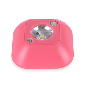 Luz Nocturna LED Cuadrada con Sensor de Control, Luz Cálida Blanca, Funciona con Batería, Luz de Camping de 55g - Product Image 5